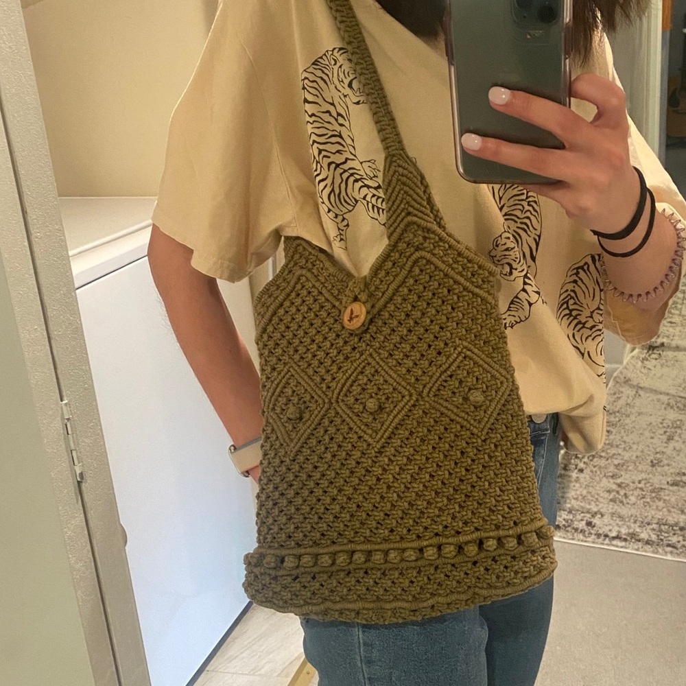 AE Macrame Purse - Picture 5 of 6